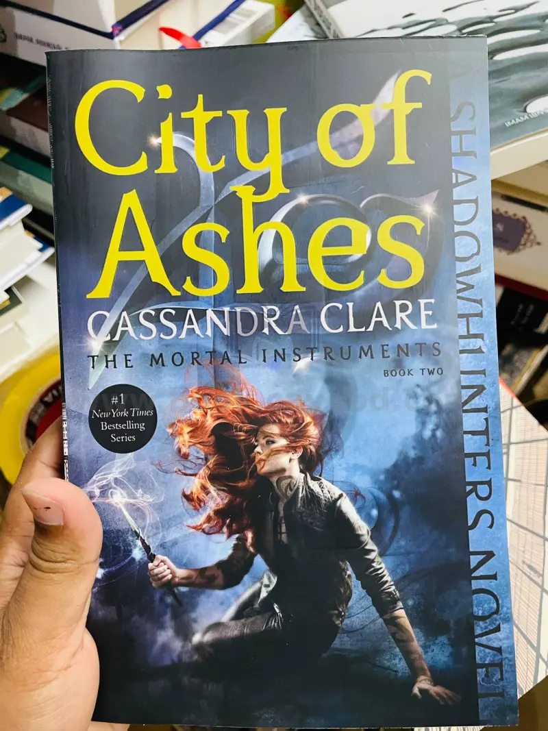 City of Ashes (The Mortal Instruments, Book 2)